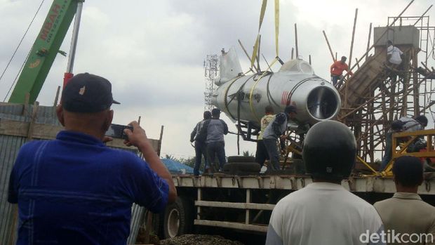 Pesawat dirangkai lagi selama 13 hari
