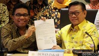 Ada 4 poin rekomendasi yang dikeluarkan Dewan Pakar untuk DPP. Surat ini diteken Agung serta 6 perwakilan DPD I Golkar.