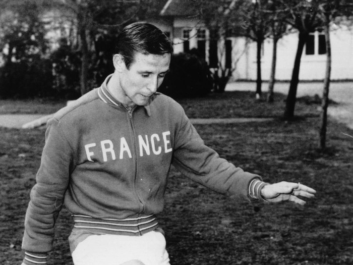 12th December 1959:  French footballer Raymond Kopa training near Paris.  (Photo by Keystone/Getty Images)