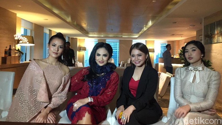 Empat Solois Lintas Generasi Berbagi Panggung di Konser Ayat Ayat Cinta Empat Solois Lintas Generasi Berbagi Panggung di Konser Ayat Ayat Cinta