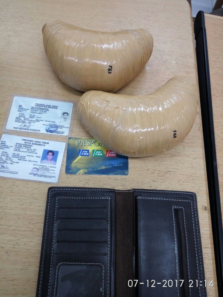 2 Penyelundup Sabu Diamankan di Bandara Pekanbaru 2 Penyelundup Sabu Diamankan di Bandara Pekanbaru