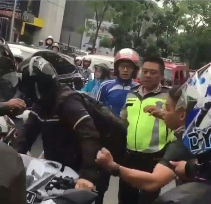 Viral Video Diduga Oknum TNI Ribut dengan Biker di Bandung