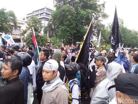 Massa di Solo Desak RI Putuskan Hubungan Diplomatik dengan AS
