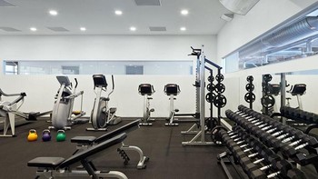 Dropbox juga menyediakan sarana fitness buat karyawannya. Foto: Office Snapshot