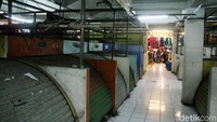 Revitalisasi tersebut guna menarik minat kembali para pedagang yang berangsur-angsur meninggalkan Blok G karena sepi pengunjung. Salah satu faktor penyebab sepinya pembeli karena kurangnya fasilitas.