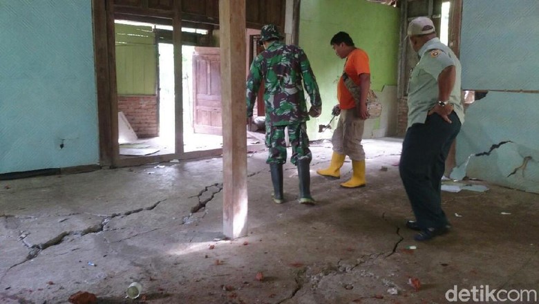 BPBD: 200 Rumah Terdampak Tanah Bergerak di Purworejo BPBD: 200 Rumah Terdampak Tanah Bergerak di Purworejo