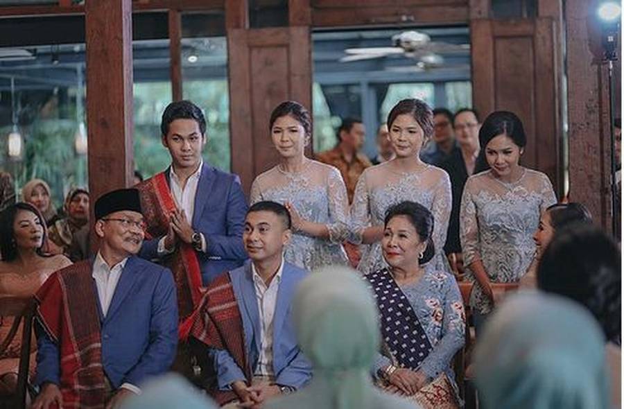 Intimnya Prosesi Lamaran Raditya Dika dan Annisa Aziza - Foto 6