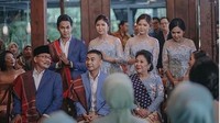 Raditya Dika mengatakan prosesi lamarannya campuran dari adat Batak, Palembang, dan Sunda (Jawa Barat).  Foto: @aldiphoto @jokiphotography/ instagram
