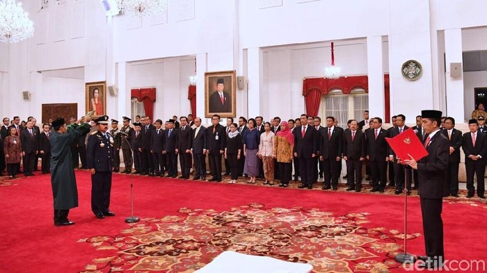 Prosesi pelantikan Marsekal Hadi Tjahjanto sebagai Panglima TNI.
