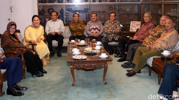 Foto: Titiek Soeharto Kumpulkan Sesepuh Golkar di Cendana