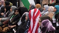 Unjuk rasa memprotes keputusan Trump yang mengakui Yerusalem sebagai ibu kota Israel, juga digelar di Washington DC, AS. Foto: AFP PHOTO/Mari Matsuri