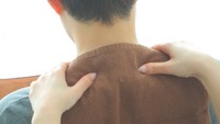 Namun tidak hanya membersihkan telinga, para maid juga akan memberi servis lain seperti pijat. Rasa pegal di badan dijamin hilang (dok Etoile Moemakura)