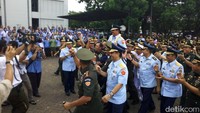 Hadi dilantik menjadi Panglima TNI oleh Presiden Jokowi di Istana Negara, Jakpus, Jumat (8/12) kemarin.