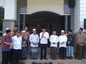 Lewat Puisi, Santri di Pacitan Sebut Jokowi Khalifah Kami