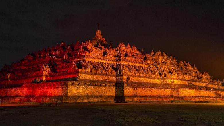 Malam Tahun Baru Di Candi Borobudur Ada Balon Led Yang Cantik