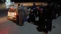 Militer Israel melancarkan serangan udara pada Jumat (8/12) malam untuk membalas rentetan serangan roket dari wilayah Gaza, yang dikuasai Hamas. Roket dari Gaza itu jatuh di wilayah kota Sderot. Namun radio lokal Israel melaporkan roket itu gagal meledak dan tidak memicu korban jiwa. Foto: AFP PHOTO/MOHAMMED ABED