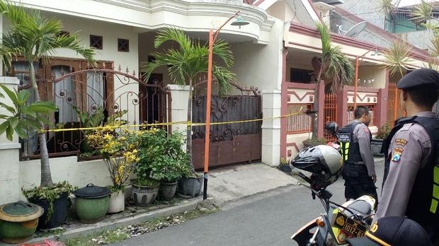 Rumah milik Agus Tampubolon yang mengalami ledakan dipolice line 