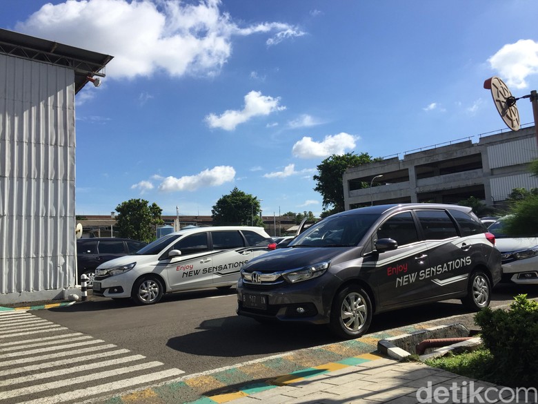 Adu Irit Honda Mobilio. Foto: Dadan Kuswaraharja Adu Irit Honda Mobilio. Foto: Dadan Kuswaraharja