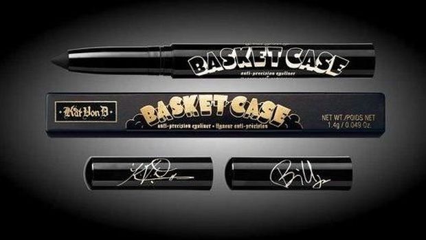 Vokalis Green Day Rilis Makeup Kolaborasi dengan Kat Von D