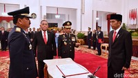 Foto: Laily Rachev - Biro Pers Setpres. Prosesi pelantikan Marsekal Hadi sebagai Panglima TNI berlangsung khidmat dan lancar. Kini Marsekal Hadi telah resmi menjabat Panglima TNI.