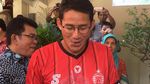 Berkaus Persija, Sandiaga Tinjau Kantor Kecamatan Kebayoran Baru