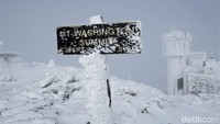 Walaupun disebut sebagai gunung dengan cuaca terburuk, banyak yang turis penasaran dan liburan ke sana. Gunung ini populer sebagai tempat hiking dengan jalur Appalachian (Randy/detikTravel)