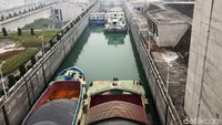 Selain bendungan, Three Gorges Dam juga memiliki Pembangkit Listrik Tenaga Air yang mampu menghasilkan listrik dengan kapasitas 22.500 MW.