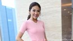 Hot Mom! Sarwendah Pose Bareng Putri Kesayangan