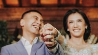 Pasangan Raditya Dika dan Annisa Aziza baru saja melangsungkan prosesi lamaran.  Foto: dsrdbride/ instagram