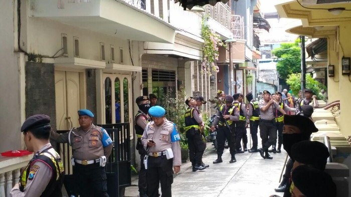 Seorang Pria Terduga Teroris Diamankan di Surabaya