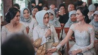 Sedangkan kekasih Radit, Annisa Aziza terlihat cantik mengenakan kebaya berwarna tosca.  Foto: @aldiphoto @jokiphotography/ instagram