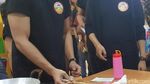 Begini Cara Kaesang Pangarep Menggoreng Pisang Kesayangan