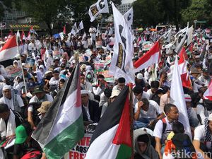 Massa PKS Gelar Aksi Bela Palestina di depan Kedubes AS