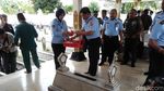 Foto: Saat Panglima TNI Hadi Nyekar di Makam Jenderal Soedirman