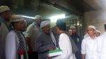 Foto: Sandiaga Cipika-cipiki dan Cium Tangan Aa Gym