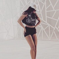 Rambut panjangnya memang seperti wig, meski demikian banyak netizen yang memuji penampilannya dengan rambut hitam. Lagi suka pake boot yg ini ya mbak agnes ? Cantik lho rambutnya item lagi tetep semangat & tambah sukses, puji pemilik akun Instagram @elaktrisnawati. Kak agnes cantik banget,cocokkan rambut item panjang dari pada di pirang,sukses terus kakak cantik, ujar @yetialexi. Foto tersebut baru diunggah pada Sabtu (9/12/2017). Foto mendapat like lebih dari 335 ribu dan 4 ribuan komentar. Foto: Dok. Instagram