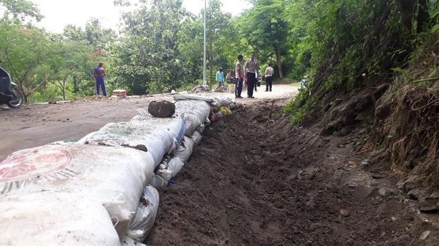 Polisi di Bojonegoro Aktifkan Patroli di Jalur Rawan  Bencana