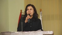 Menteri Pemberdayaan Aparatur Negara dan Reformasi Birokrasi (Menpan RB) baru saja memiliki staf ahli hukum dan politik yang baru, Tin Zuraida. Nama Tin ramai diperbincangkan publik karena pernah membuang duit ke toilet kala rumahnya digeledah KPK.