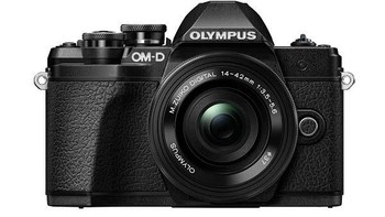 Kamera OMD E-M10 Mark III juga memiliki koneksivitas tanpa kabel yang kinerjanya semakin ditingkatkan dengan menggunakan jalur Wi-fi. Kamera ini dapat terhubung dengan perangkat lain yang memiliki fitur koneksi Wi-fi juga, seperti tablet atau smartphone, yang berjalan dengan platform Android atau iOS. Foto: Olympus OMD E-M10 Mark III