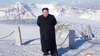 Ini bukan kali pertama ia ke tempat itu. Tapi sangat jarang Kim Jong-Un ke gunung Paektu di musim dingin.