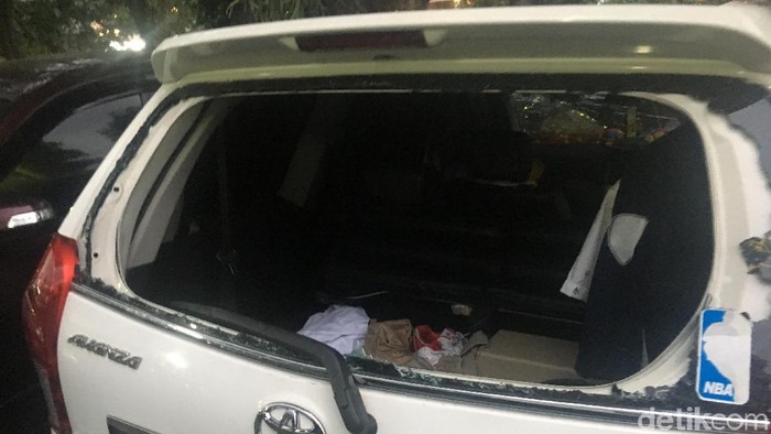 Ini Mobil Polisi yang Dirusak Massa saat Tangkap Perampas Uang ATM