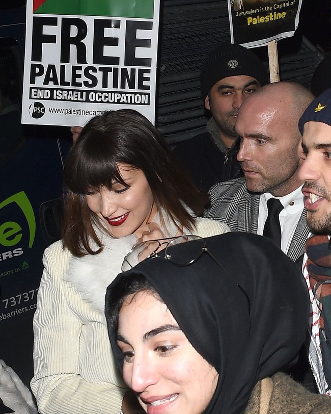 Beberapa hari lalu, wanita 21 tahun ini beralih ke Instagram untuk mengungkapkan kesedihan dan kemarahannya. Bella Hadid mengunggah tulisan yang cukup panjang mengenai perasaan simpatinya kepada rakyat Palestina. Foto: Dok. Instagram