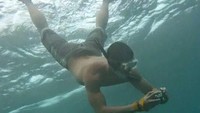 Selain berolahraga di dalam ruangan, Sammy juga gemar melakukan olahraga air, salah satunya diving atau menyelam. Foto: Instagram/@samuelrizal1