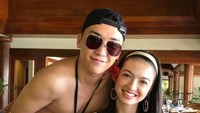 Dalam pesta ulang tahun tersebut, turut hadir pula Raline Shah. Dok. Instagram/ralineshah