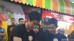 Begini Cara Kaesang Pangarep Menggoreng Pisang Kesayangan