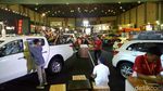 Cewek Seksi Cuci Mobil dan Pameran Otomotif Makassar