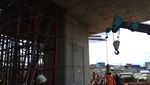 Penampakan Tiang Steger Proyek DDT Manggarai yang Roboh
