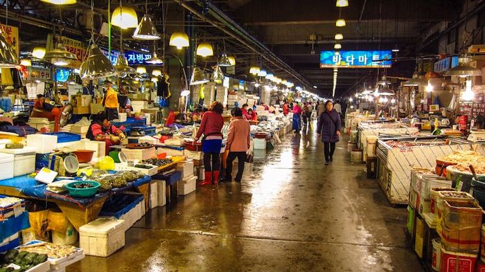 Yuk Intip Suasana Pasar  Ikan Noryangjin di Seoul Korea 