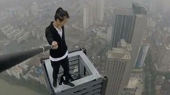 Berfoto di ketinggian semacam ini mulai banyak yang melakukan. Foto: Yong Ning