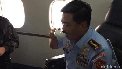 Momen Panglima Ngopi Bareng di Udara hingga Ziarah di Yogya